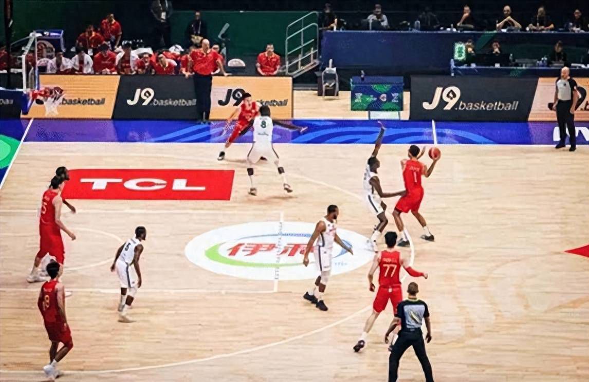 最终罗马主场3-1击败乌迪内斯，升至积分榜第五位，距离前四仅有3分差距。